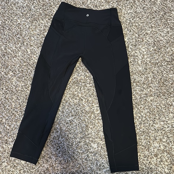 NEVER WORN BLACK LULU LEMON CROPPED LEGGINGS - Picture 2 of 4
